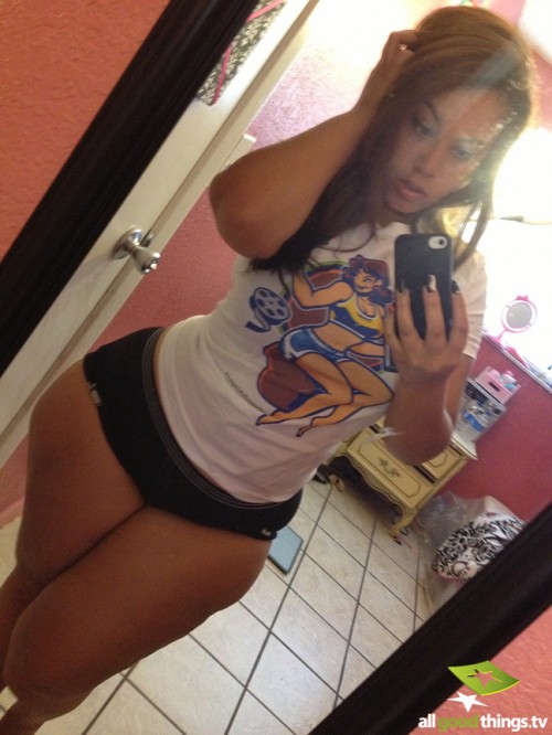thick-sexy-selfies-17
