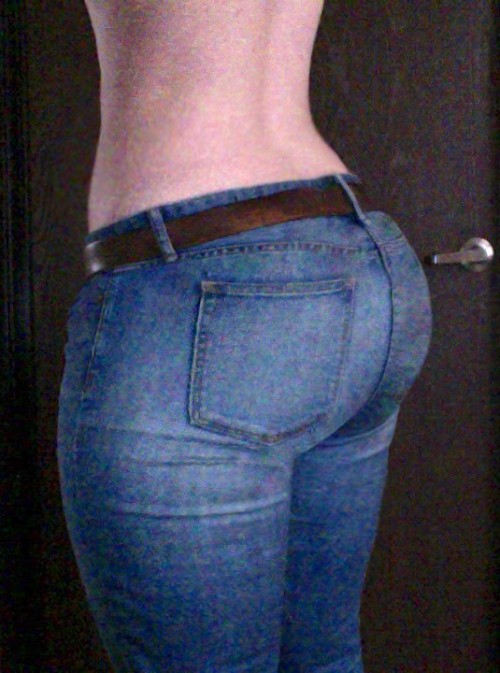 booty-in-blue-jeans