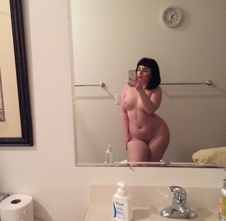 Hot Nude Booty Selfies